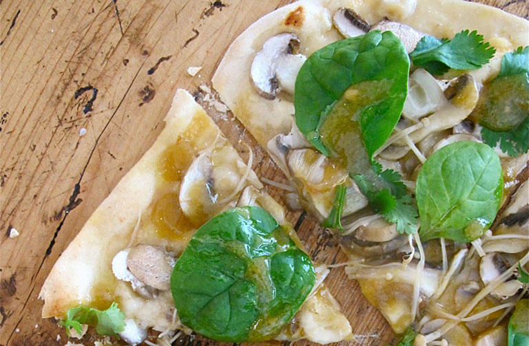 http://www.foodthinkers.com.au/images/easyblog_shared/Recipes/miso-mushroom-and-spinach-pizza.jpg