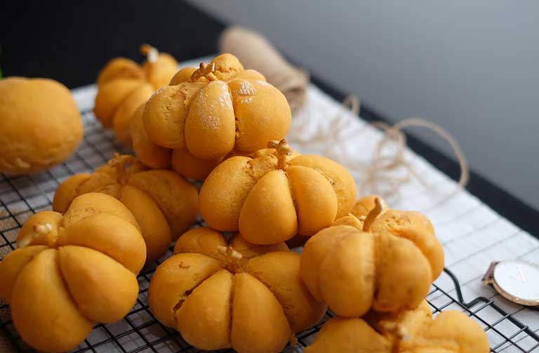 https://www.foodthinkers.com.au/images/easyblog_shared/Recipes/Andres-Fatso---BakedbyAndres---cinnamon-pumpkin-buns-.jpg