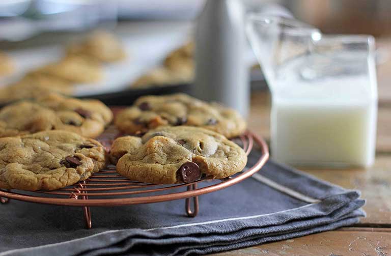 https://www.foodthinkers.com.au/images/easyblog_shared/Recipes/Butter-Baking---Chocolate-chip-macadamia-cookies.jpg
