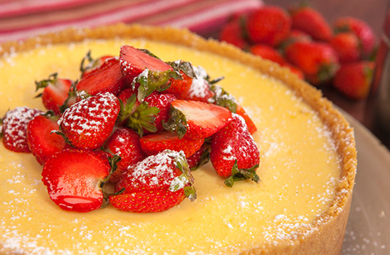 https://www.foodthinkers.com.au/images/easyblog_shared/Recipes/Classic_Baked_Lemon_Cheesecake_.jpg