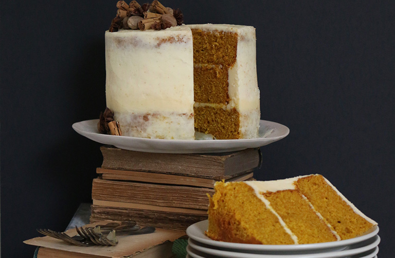 https://www.foodthinkers.com.au/images/easyblog_shared/Recipes/Spiced_Pumpkin_Cake_Cut_Landscape.jpg