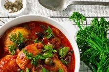 https://www.foodthinkers.com.au/images/easyblog_shared/Recipes/b2ap3_thumbnail_Braised_chicken_with_tomatoes_and_olives_1643x2191_JPG-Low-Res.jpg