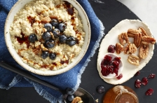 https://www.foodthinkers.com.au/images/easyblog_shared/Recipes/b2ap3_thumbnail_steamed-steel-cut-oats-w-berries-nuts-and-maple-syrup.jpg