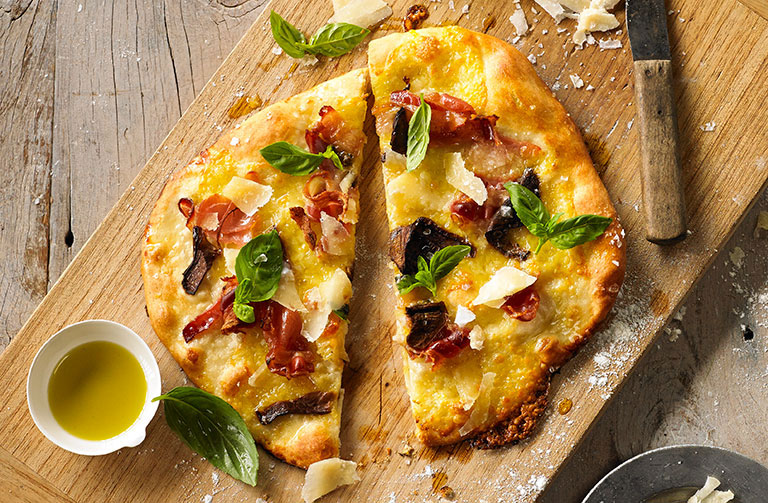 https://www.foodthinkers.com.au/images/easyblog_shared/Recipes/porcini-mushrooms-and-pancetta-pizza.jpg