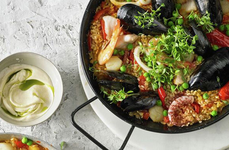 https://www.foodthinkers.com.au/images/easyblog_shared/Recipes/seafood-paella-.jpg