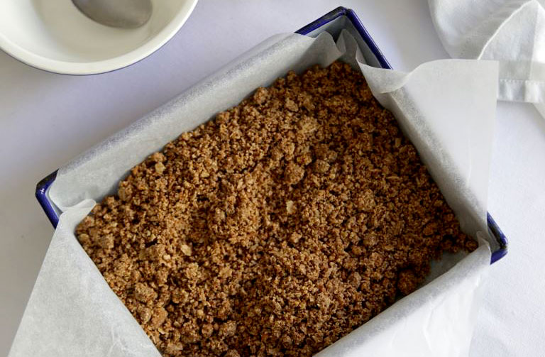 https://www.foodthinkers.com.au/images/easyblog_shared/Recipes/spiced-pecan-granola-crumb.jpg
