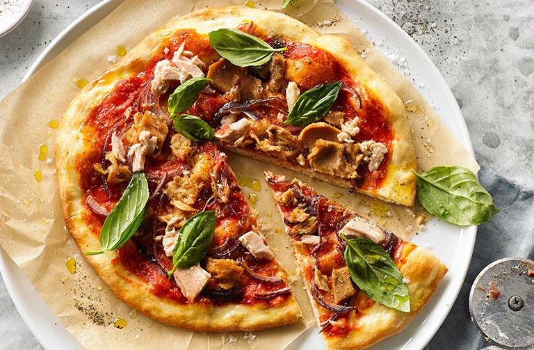 https://www.foodthinkers.com.au/images/easyblog_shared/Recipes/tuna-and-onion-pizza.jpg
